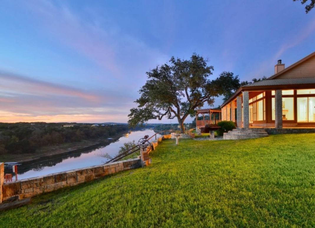 Insanely STUNNING Texas Airbnb Wedding and Elopement Venues